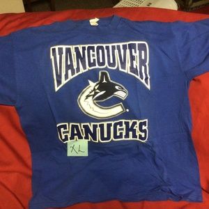 - NHL Vancouver Canucks tshirt